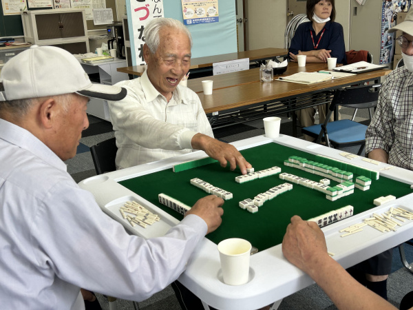 わいわいと賑わう「きづなサロン」