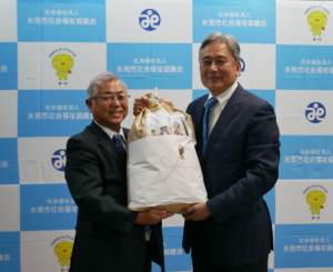 贈呈式の様子